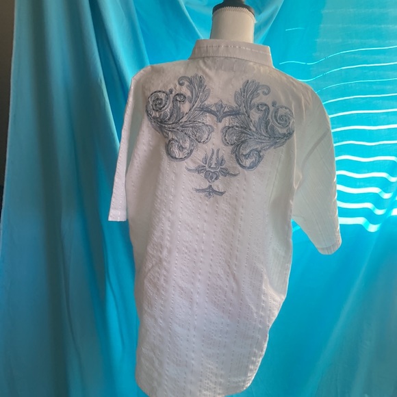 White men’s short sleeved embroidered shirt - Picture 5 of 8